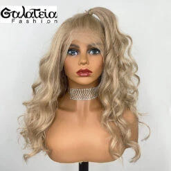 PERRUQUE SYNTHÉTIQUE FIBRE FUTURA BODY WEAVE HONEY BLONDE AVANT DENTELLE SUISSE